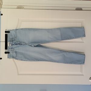 Universal Thread high-rise skinny jeans. New in size 8 short. Light wash